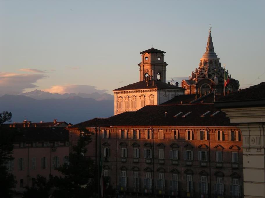 Couette-café Colazione In Piazza Castello *